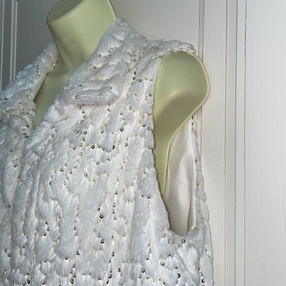 Betsey Johnson white faux fur vest with gold sequins - Picture 4 of 8